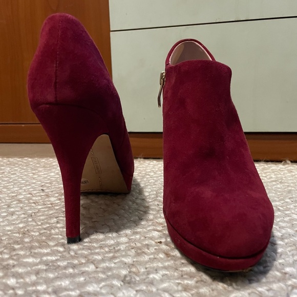 Women ankle boots VINCE CAMUTO, size 61/2(361/2), burgundy - Picture 2 of 2